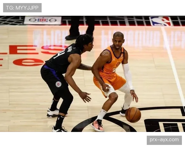 朗多靠挡拆分球拉开空间，组织效率胜过保罗